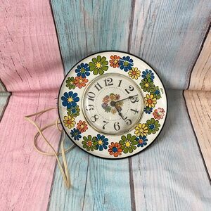 Vintage spartus flowers metal wall clock plug in